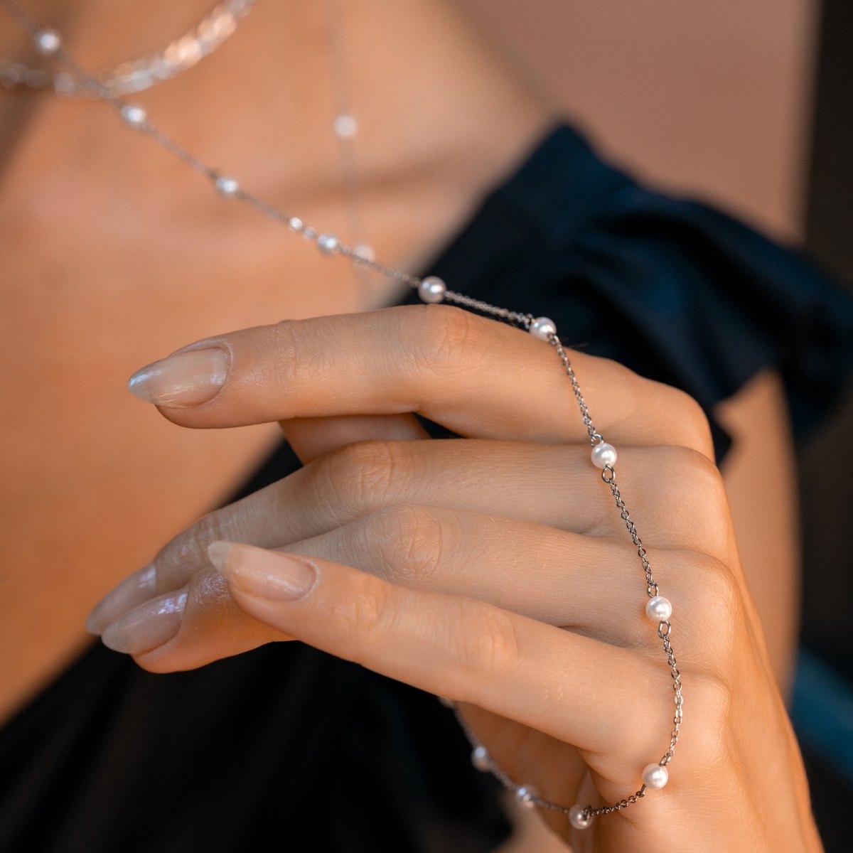 ELARA Necklace Silver